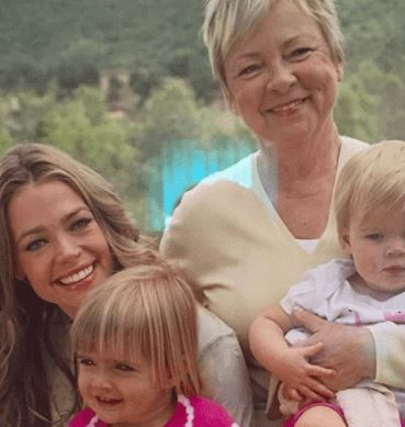 Joni Richards with her daughter Denise Richards and granddaughters